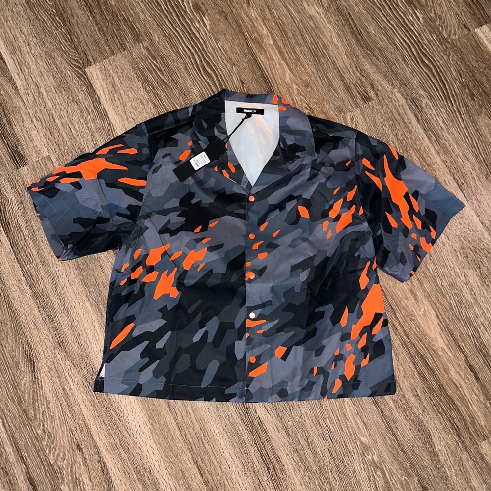 Oversized crop button up size large